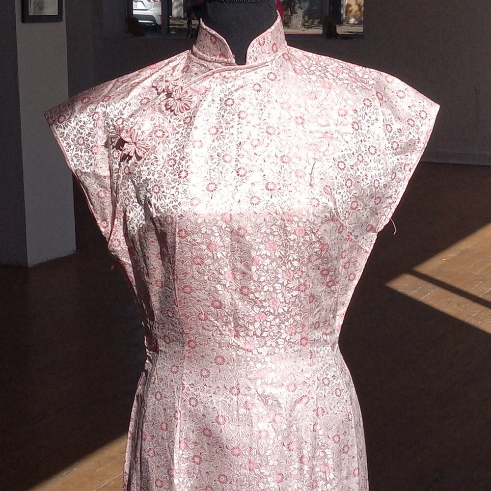 Handcrafted two-tone pink floral satin Sheen dress - Picture 10 of 13